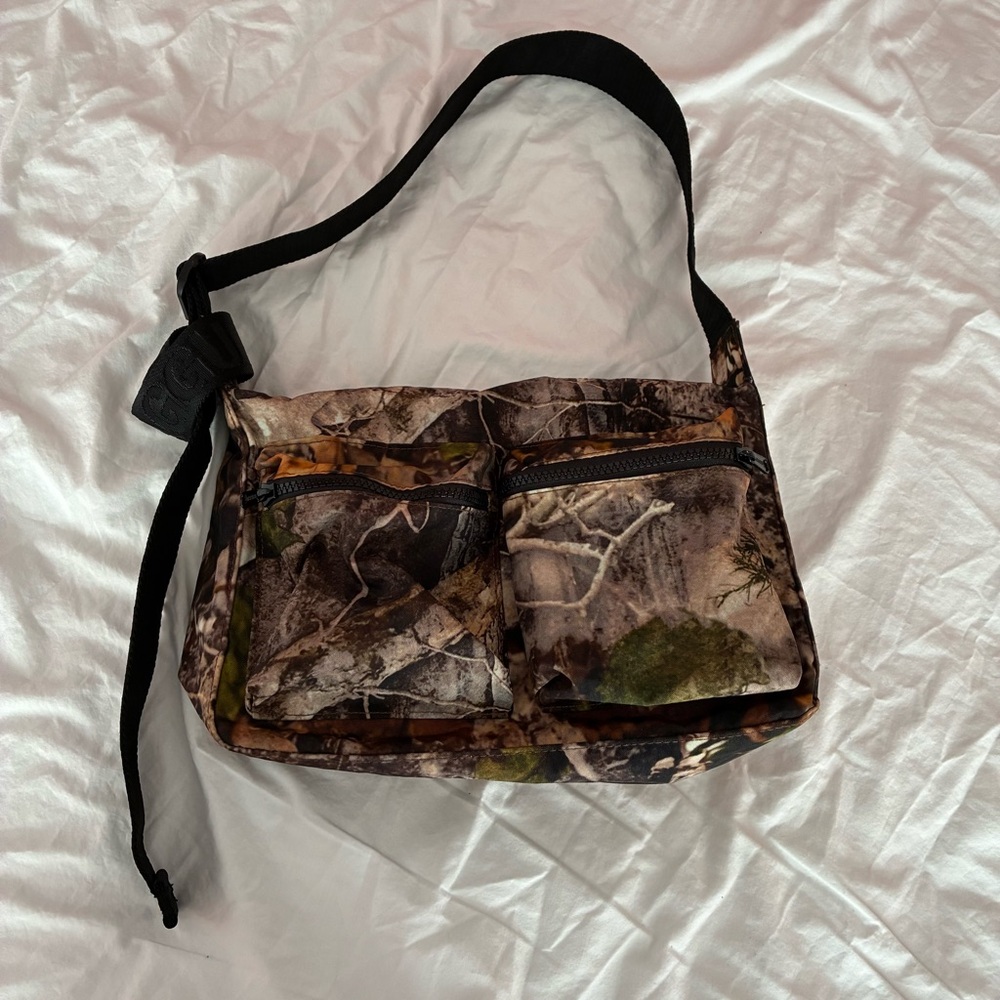 Medium Cargo Crossbody in Photo Forest